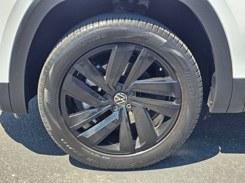 Certified 2023 Volkswagen Atlas Cross Sport SE w/ Panoramic Sunroof Package AWD/4WD image 8