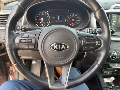 Used 2017 Kia Sorento LX w/ LX Convenience Package image 13