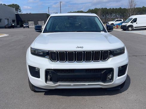 Certified 2022 Jeep Grand Cherokee Overland w/ Luxury Tech Group IV image 2