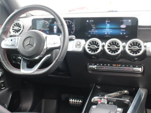Used 2022 Mercedes-Benz GLB 250 4MATIC image 24
