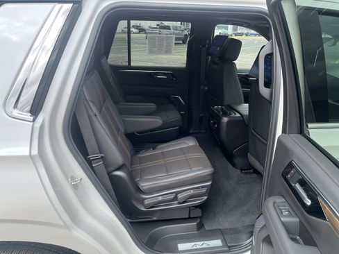 Used 2025 Chevrolet Tahoe High Country image 17