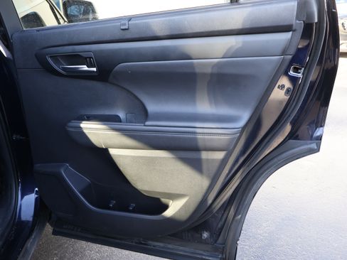 Used 2020 Toyota Highlander XLE image 12