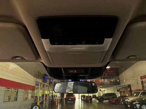 Used 2025 Nissan Rogue SV FWD image 16