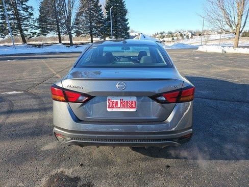 Used 2023 Nissan Altima 2.5 SV image 5