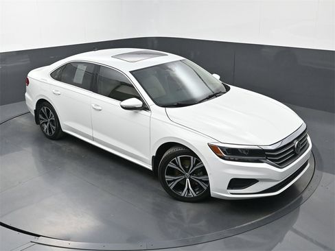 Used 2020 Volkswagen Passat 2.0T SEL image 31