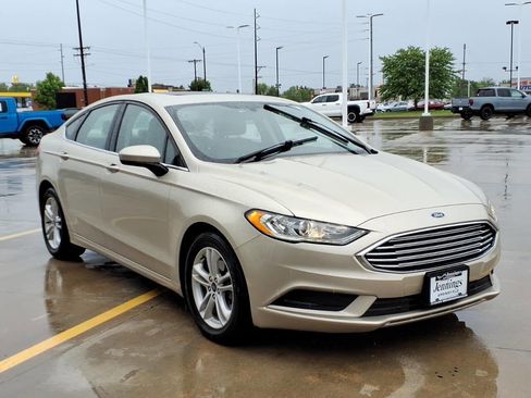 Used 2018 Ford Fusion SE w/ Fusion SE Technology Package FWD image 6