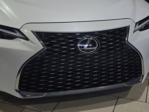 Used 2023 Lexus IS 300 w/ Comfort Package RWD image 6