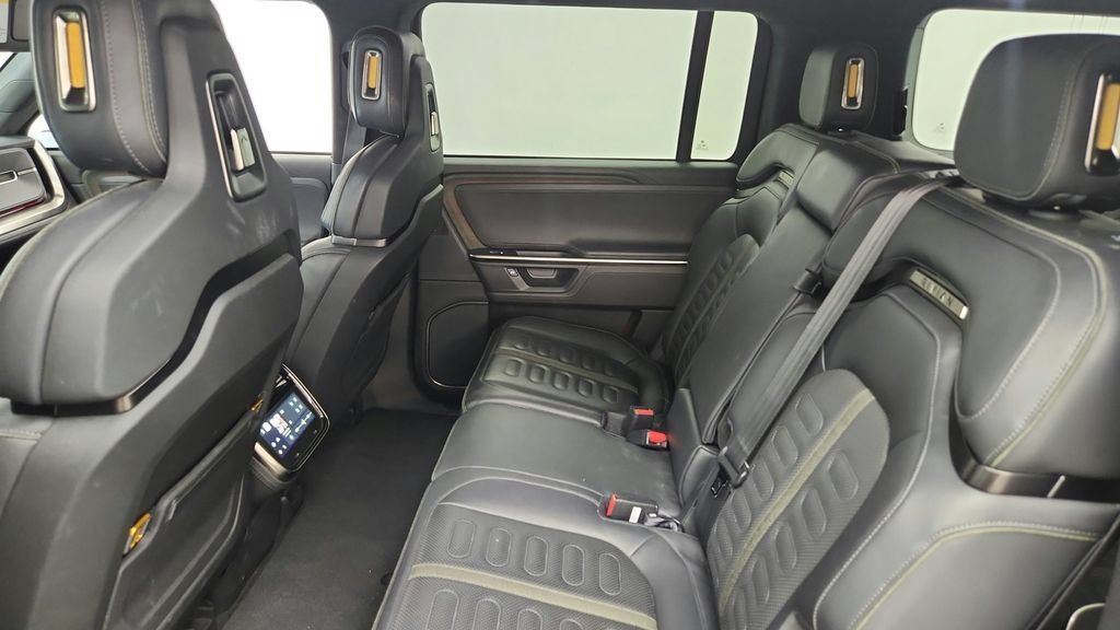 Used 2025 Rivian R1S Adventure Dual AWD/4WD image 43