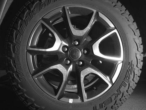 Used 2025 Jeep Compass Trailhawk image 14