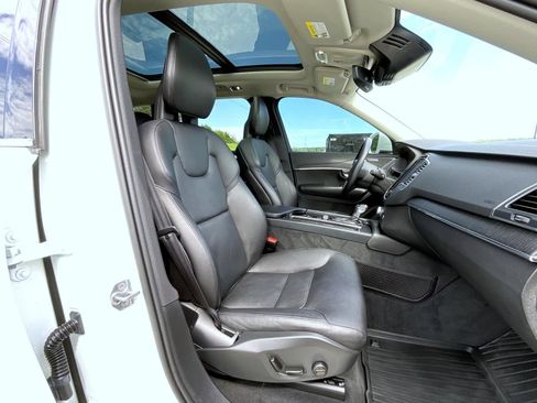 Used 2020 Volvo XC90 T5 Momentum w/ Protection Package Premier AWD/4WD image 16