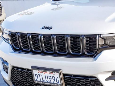 Used 2025 Jeep Grand Cherokee Altitude AWD/4WD image 6