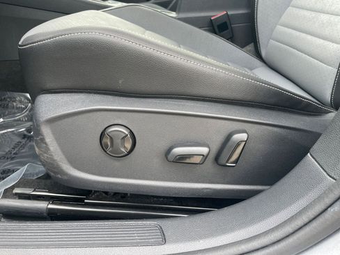 Used 2025 Volkswagen Jetta SE image 23