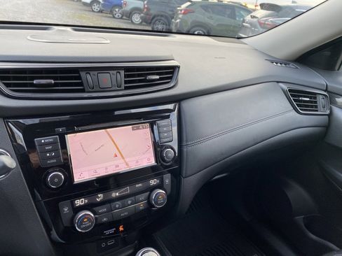 Used 2018 Nissan Rogue SL image 13