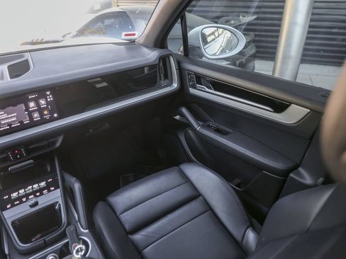 Certified 2024 Porsche Cayenne image 34