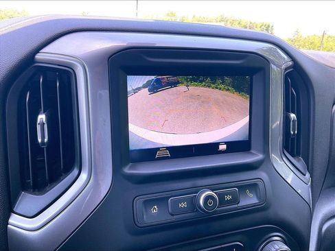 Used 2020 Chevrolet Silverado 1500 Custom w/ Custom Convenience Package AWD/4WD image 18