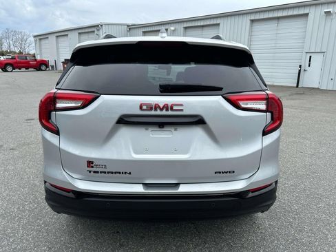 Used 2022 GMC Terrain SLT w/ Infotainment Package II AWD/4WD image 4