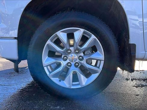 Used 2025 Chevrolet Silverado 1500 Custom image 8
