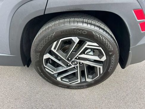 Used 2025 Hyundai Tucson Limited FWD image 11