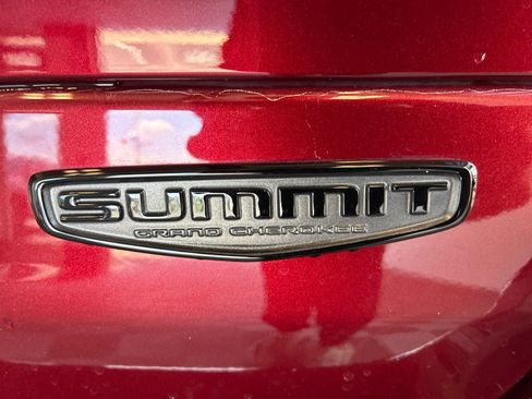 Used 2025 Jeep Grand Cherokee Summit w/ Obsidian Package AWD/4WD image 7
