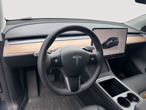 Used 2025 Tesla Model Y Long Range AWD/4WD image 10