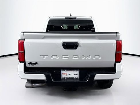Certified 2025 Toyota Tacoma TRD Off-Road image 11