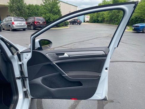 Used 2018 Volkswagen GTI S FWD image 37