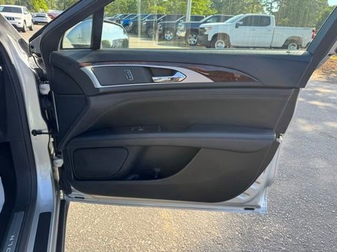 Used 2017 Lincoln MKZ Select w/ Select Plus Package FWD image 10