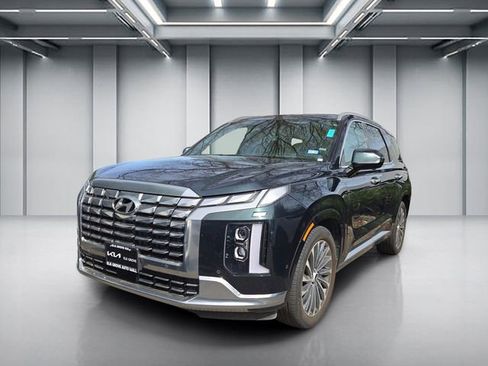 Used 2024 Hyundai Palisade Calligraphy image 2