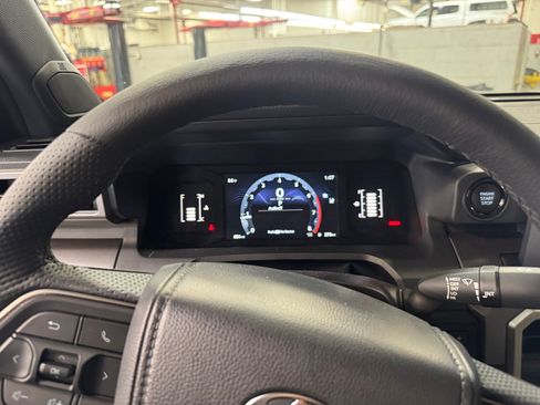 Certified 2025 Toyota Tacoma SR5 AWD/4WD image 10