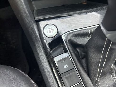 Used 2023 Volkswagen Taos SE w/ Panoramic Sunroof Package image 33