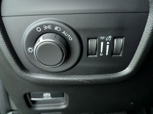 New 2026 Jeep Grand Cherokee Altitude RWD image 19