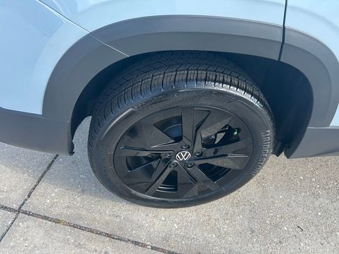 New 2026 Volkswagen Taos SE image 22