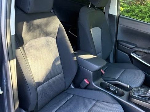 Used 2025 Kia Soul LX w/ LX Technology Package FWD image 17