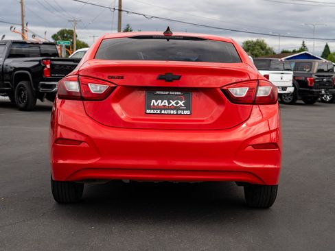 Used 2018 Chevrolet Cruze LS FWD image 9