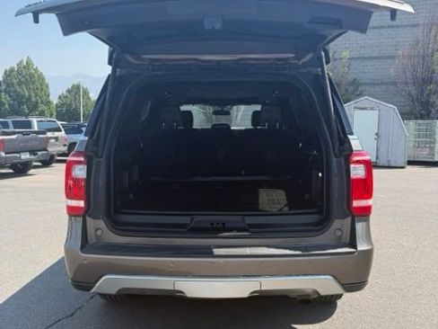 Used 2018 Ford Expedition XLT w/ Equipment Group 202A AWD/4WD image 9
