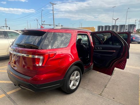 Used 2019 Ford Explorer XLT w/ Equipment Group 202A FWD image 13