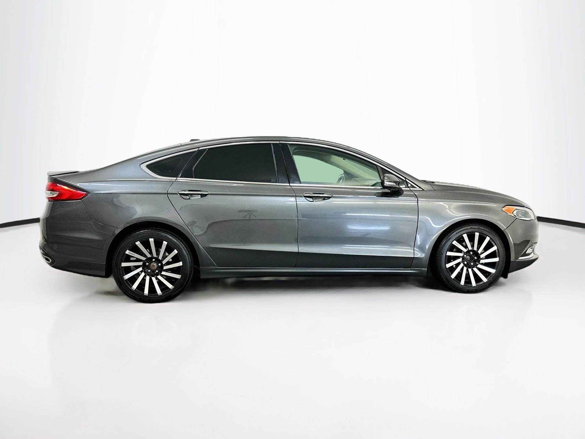 Used 2018 Ford Fusion Titanium AWD/4WD image 10