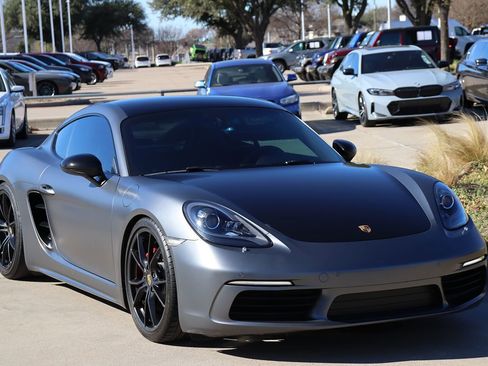 Used 2017 Porsche 718 Cayman image 3