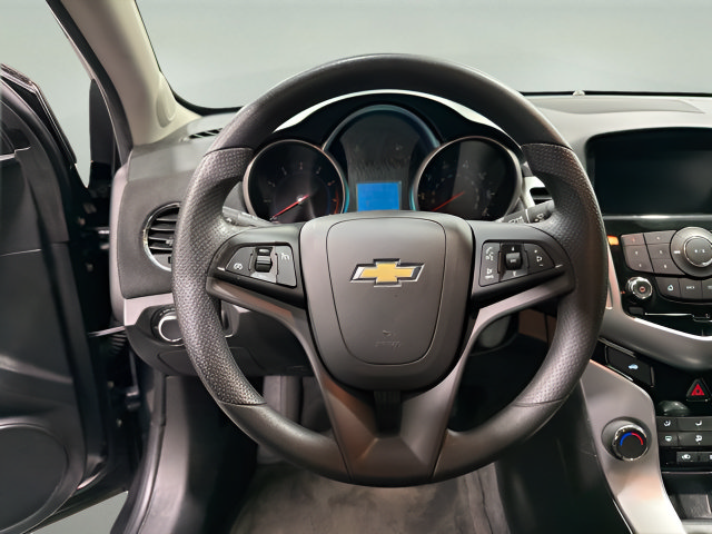 Used 2016 Chevrolet Cruze LT w/ Technology Package FWD image 15