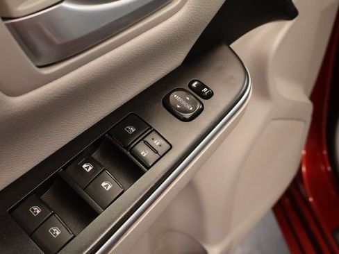 Used 2016 Toyota Camry XLE image 10