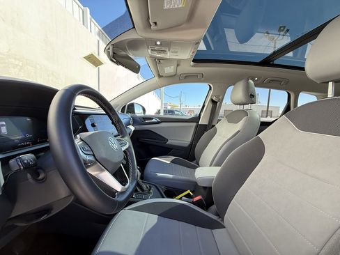 Certified 2024 Volkswagen Taos SE image 5