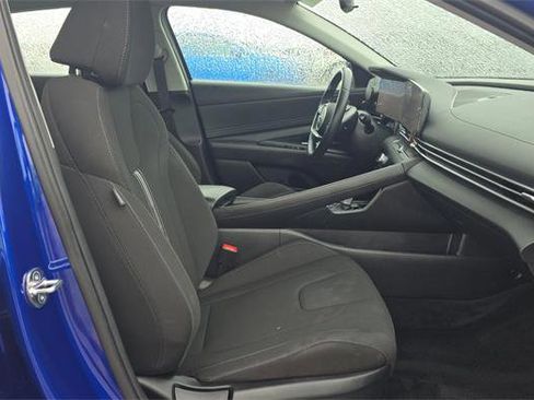 Used 2023 Hyundai Elantra SEL w/ Convenience Package image 9