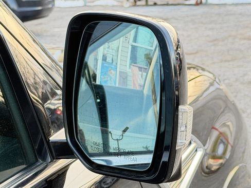 Used 2021 Nissan Armada SL w/ Captain's Chairs Package image 91