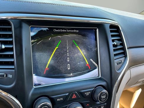 Used 2018 Jeep Grand Cherokee Overland AWD/4WD image 13