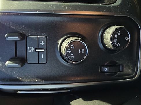 Used 2015 Chevrolet Silverado 2500 LT AWD/4WD image 13