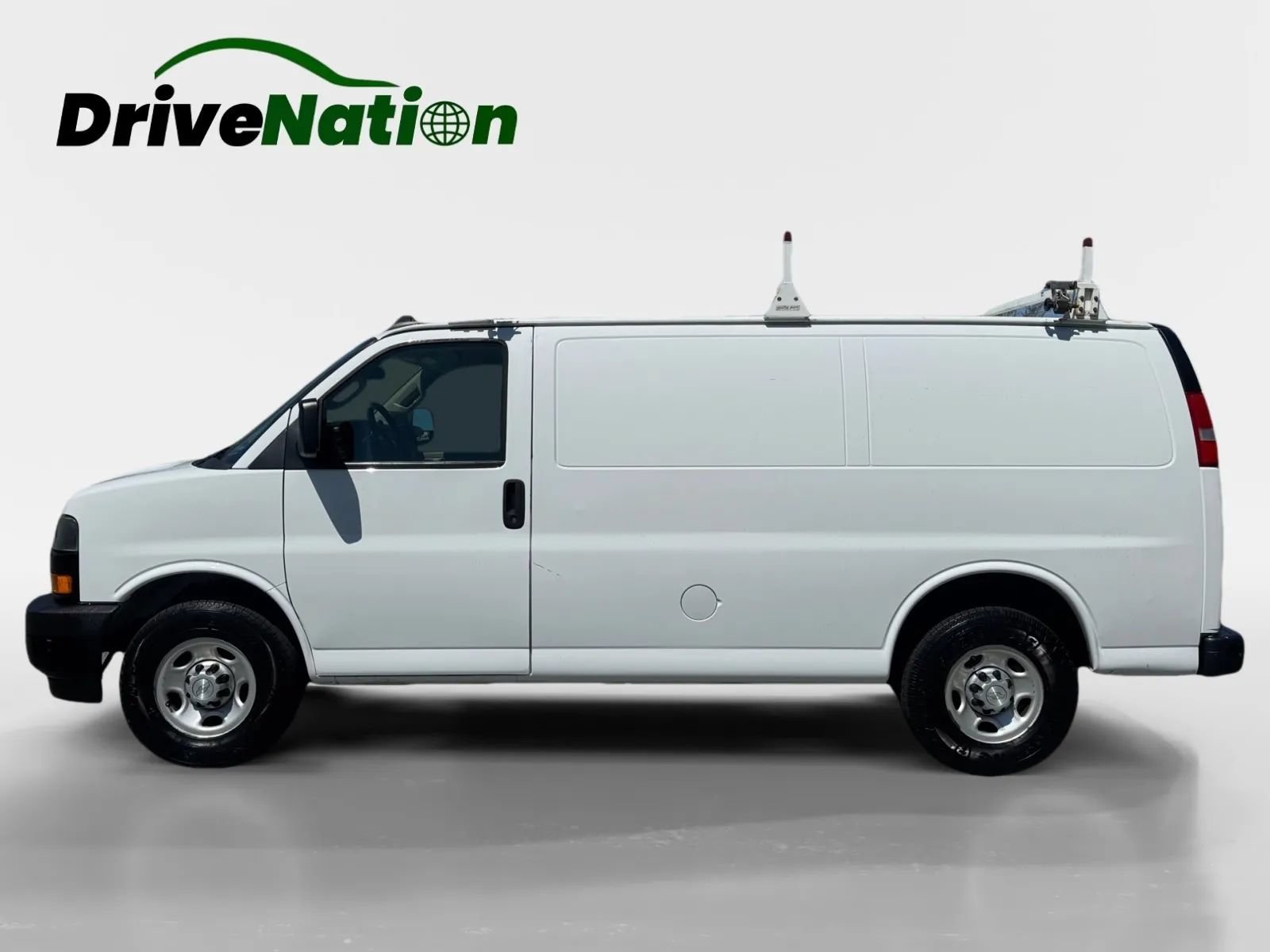 Used 2018 Chevrolet Express 2500 w/ Driver Convenience Package RWD image 8