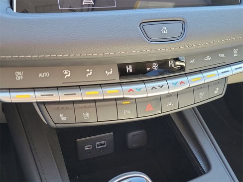 Used 2023 Cadillac XT4 Premium Luxury image 36