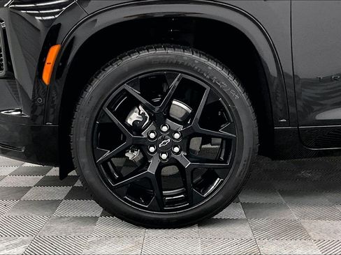 Used 2025 Chevrolet Traverse RS w/ LPO, Floor Liner Package AWD/4WD image 8