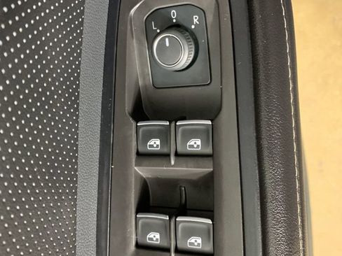 Used 2024 Volkswagen Atlas SE AWD/4WD image 19