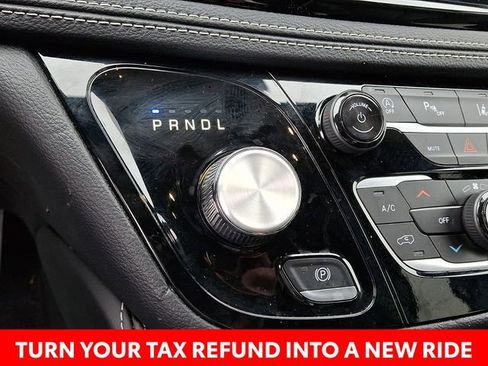 Used 2025 Chrysler Pacifica Limited image 16